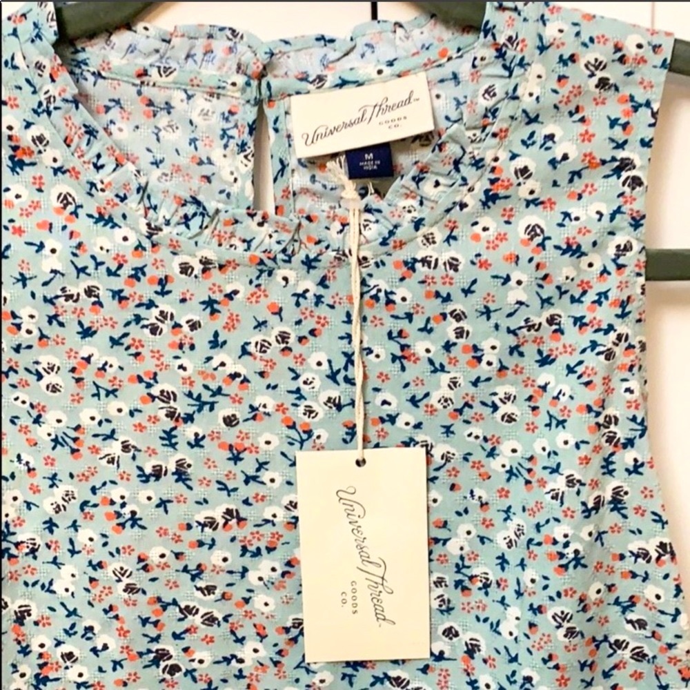 NEW! Micro Floral Pattern Ruffle Edge Top Medium - Picture 3 of 4